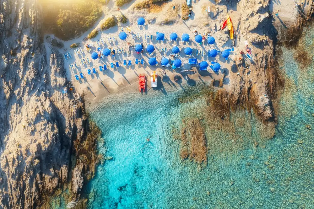 Turismo e autogoverno: quanto potere vuole la Sardegna sui propri interessi fondamentali?